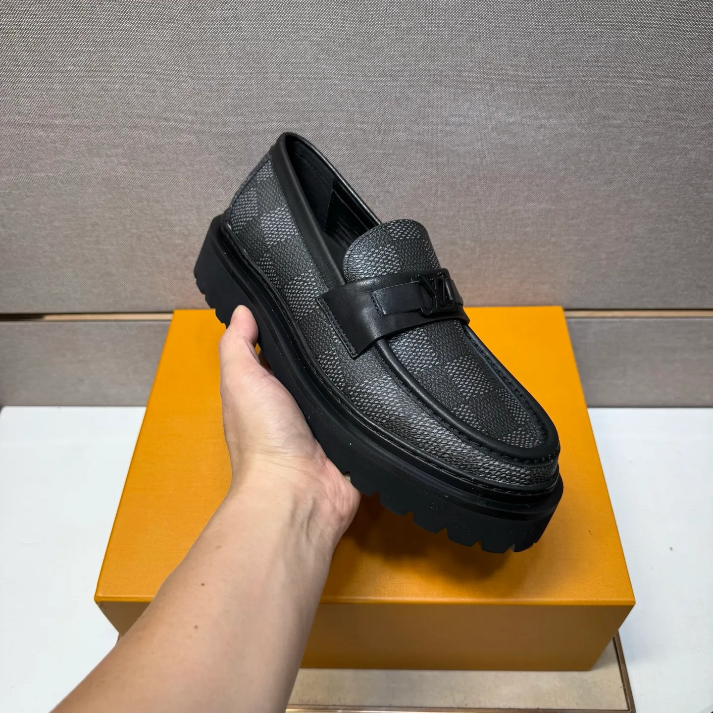 Men's men's shoes 💰pp620【Lv～】Men's casual leather shoes 2025z cabinet sales simultaneously 🔶Size: 39-44 #️⃣ 🔷3 colors🔜The upper is made of cowhide stitching ➕Cowhide lining, comfortable and breathable, sole: original comfortable and wear-resistant outsole, ⚠️real thing📱photographed🎬real thing is better📢📢📢